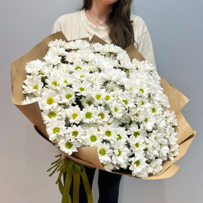 Букет «21 ромашка» – нежные белые кустовые хризантемы в натуральном стиле Электросталь Московская область