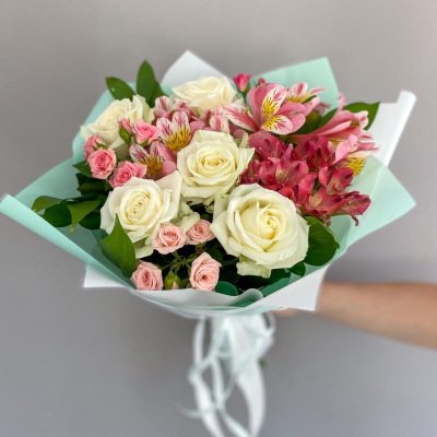 Букет «Николь» – изысканное сочетание роз, кустовых роз и альстромерий Электросталь Московская область